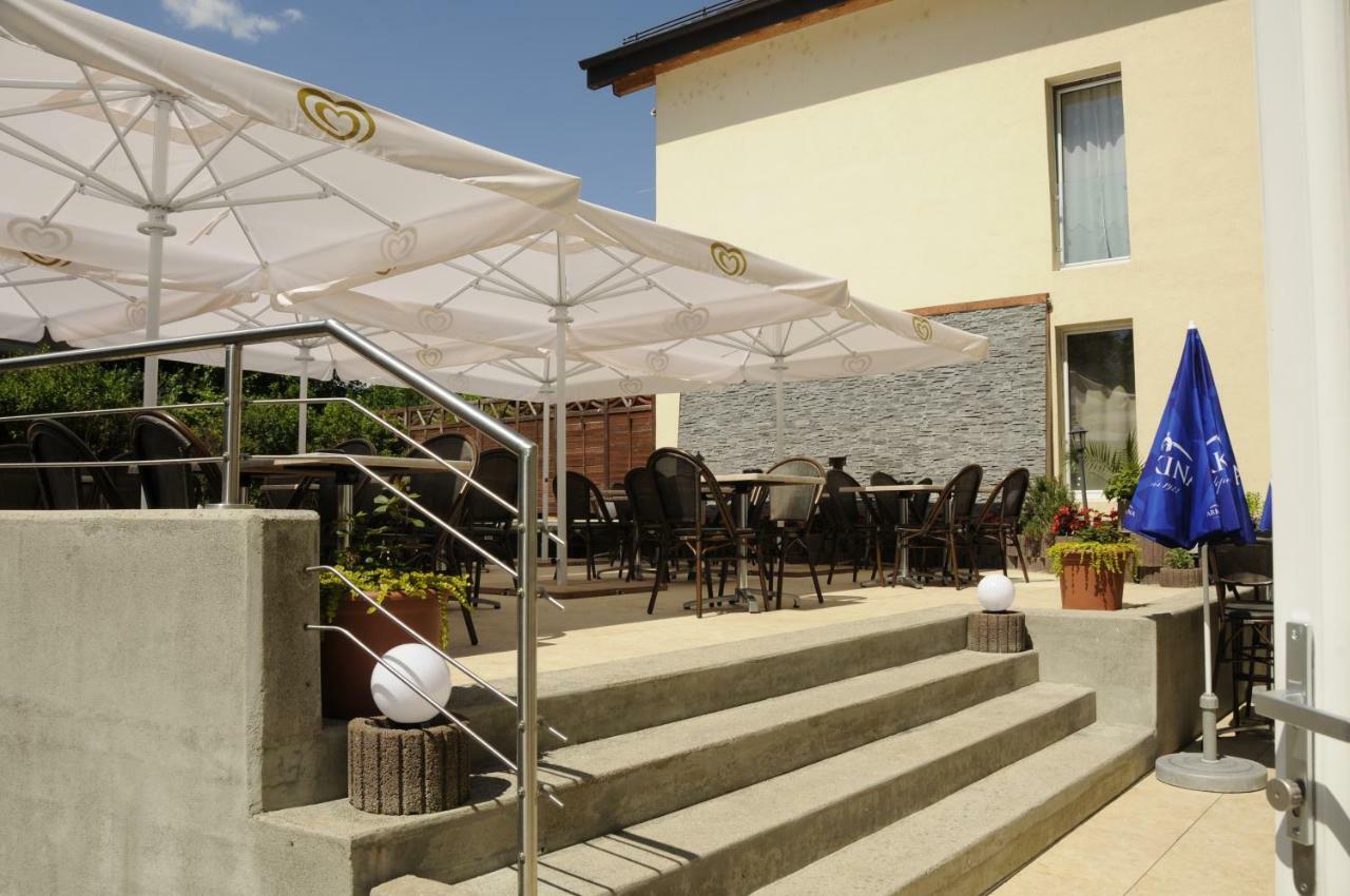 Hotel Restaurant La Croix Verte Vich Luaran gambar